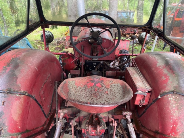 897396-7 Volvo T22 with snow blade BXM485