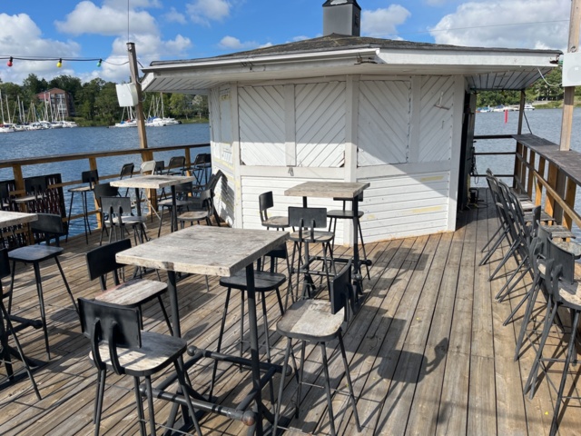 1038855-2 Restaurang inventarier / Utemöbler från bar