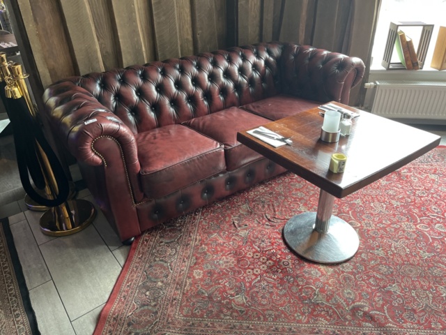 1038860-1 2 Chesterfield sofas