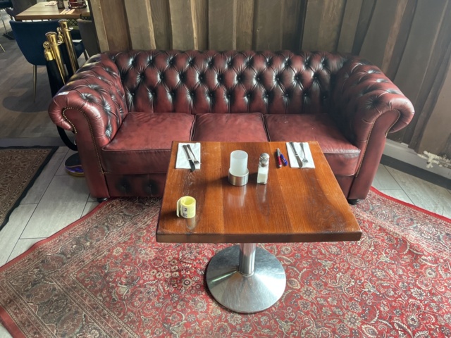 1038860-3 2 Chesterfield sofas