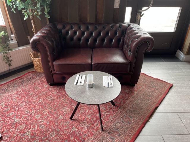 1038860-6 2 Chesterfield sofas