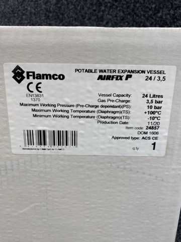 1057599-3 Pressure tank Flamco standing 24L