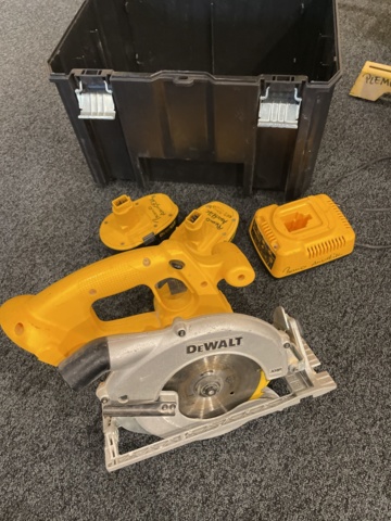 996501-2 Dewalt tool kit