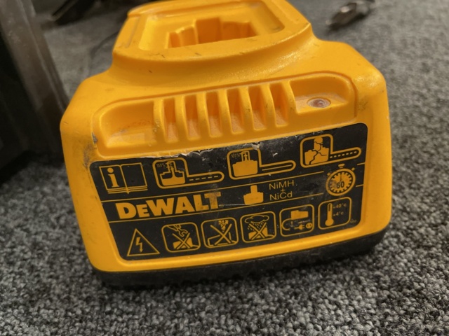 996501-13 Dewalt tool kit