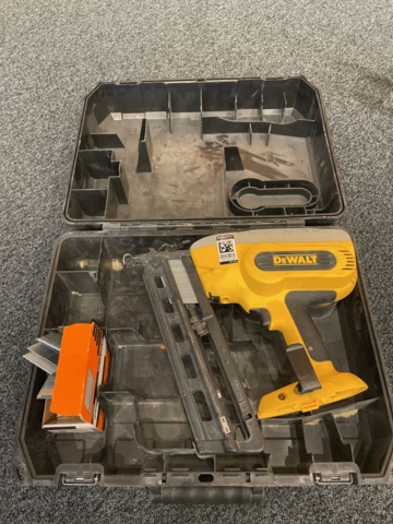 996501-14 Dewalt tool kit