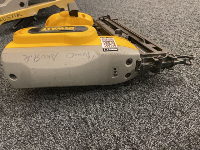 996501-17 Dewalt tool kit