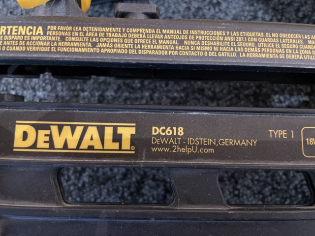 996501-19 Dewalt tool kit