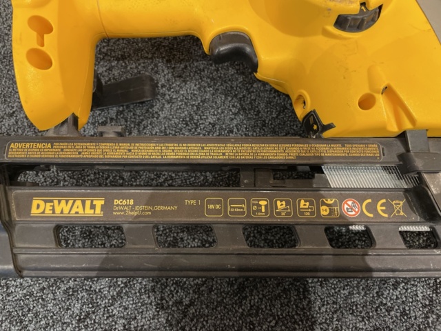 996501-20 Dewalt tool kit