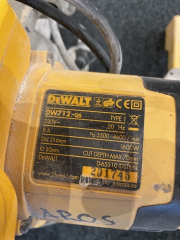 996501-30 Dewalt tool kit