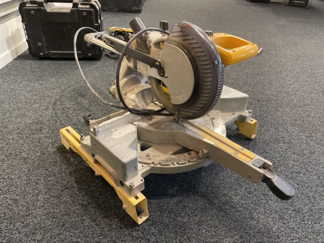 996501-27 Dewalt tool kit