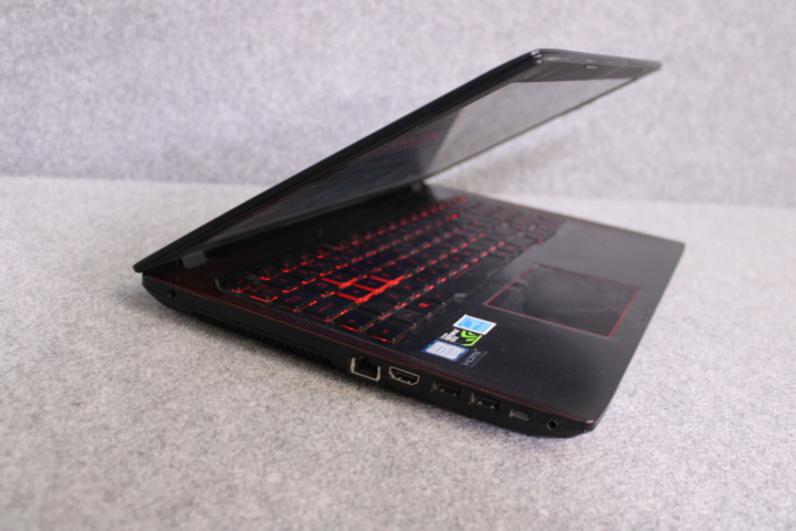 1038920-5 Asus Laptop Gaming computer