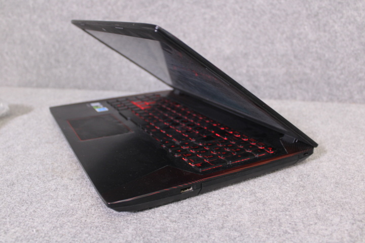 1038920-6 Asus Laptop Gaming computer