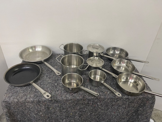 898264-1 Pots, sauté pans, frying pans. See pictures