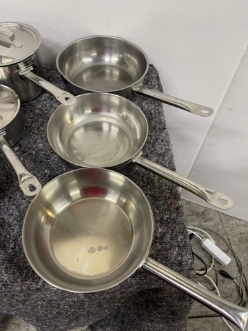 898264-2 Pots, sauté pans, frying pans. See pictures