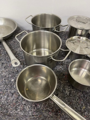 898264-4 Pots, sauté pans, frying pans. See pictures