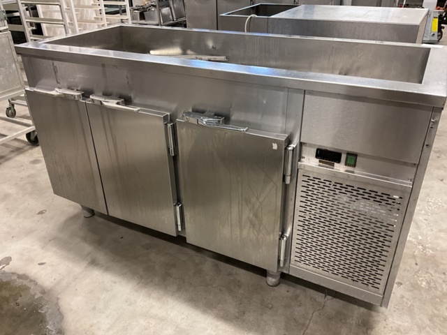 1046180-1 Refrigerator with three doors