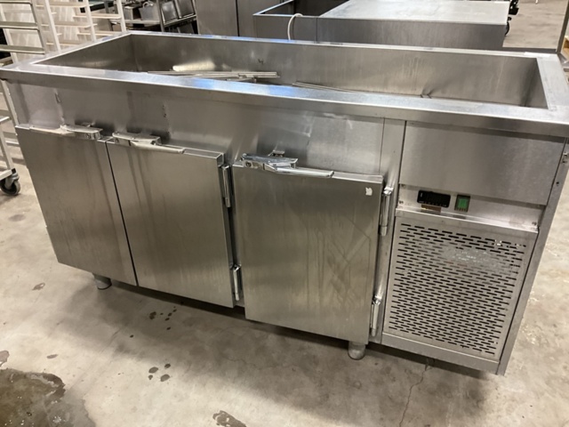 1046180-5 Refrigerator with three doors