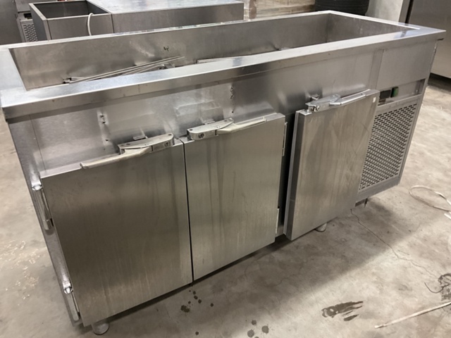 1046180-6 Refrigerator with three doors