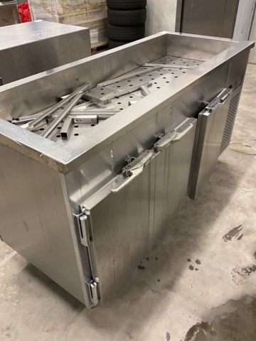 1046180-7 Refrigerator with three doors