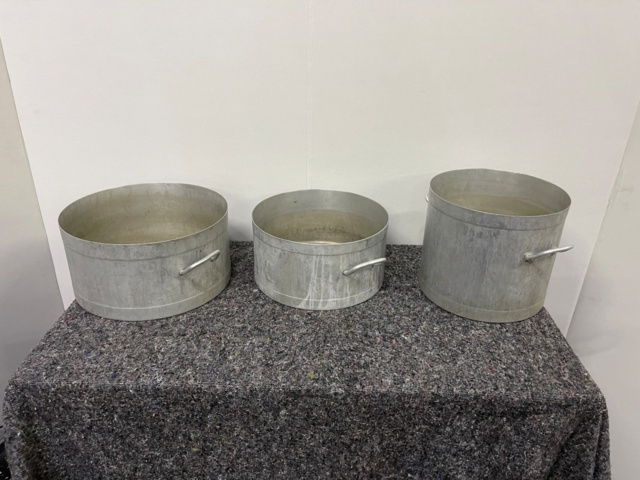 898283-1 3 larger aluminum pans