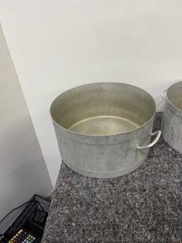 898283-2 3 larger aluminum pans