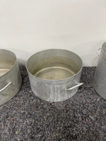 898283-3 3 larger aluminum pans