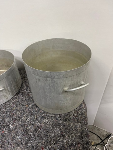 898283-4 3 larger aluminum pans