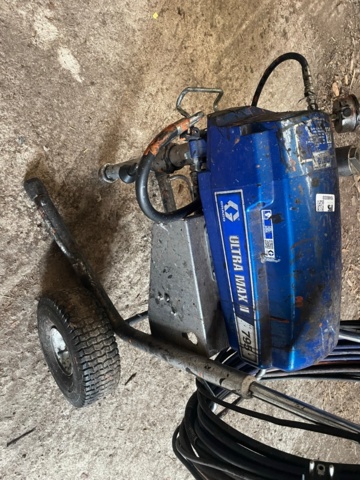 1048033-7 Paint sprayer Graco