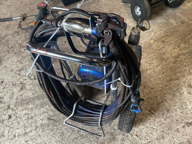 1048033-9 Paint sprayer Graco
