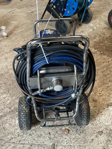 1048034-3 Paint sprayer Graco with display