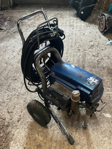 1048034-5 Paint sprayer Graco with display