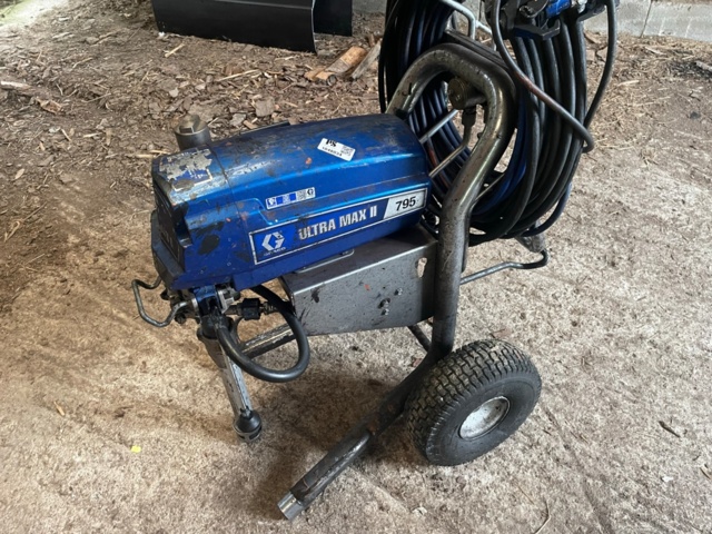 1048034-7 Paint sprayer Graco with display