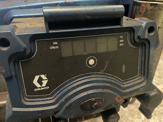 1048034-9 Paint sprayer Graco with display