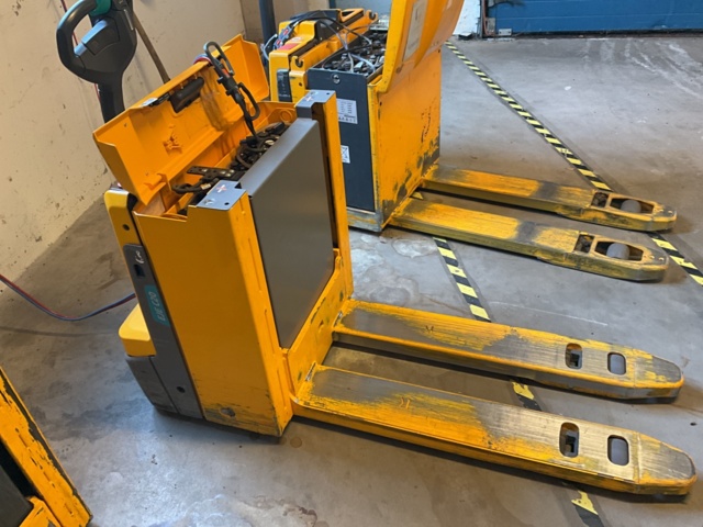 1001639-13 5 pieces Fall protection hooks on plate