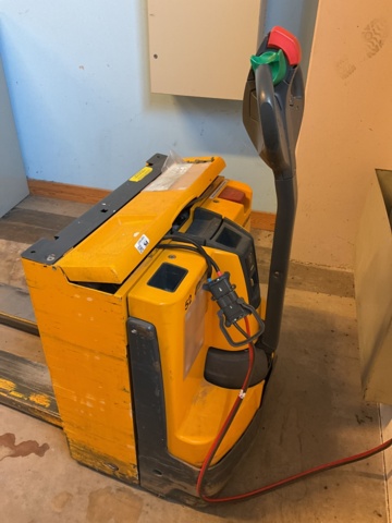 1001642-2 Terminal truck