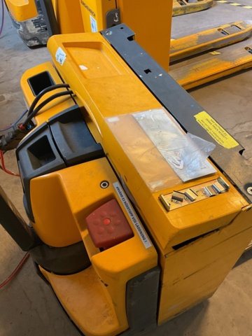 1001642-8 Terminal truck