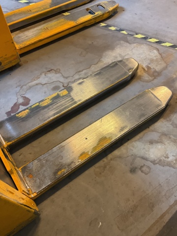 1001642-9 Terminal truck