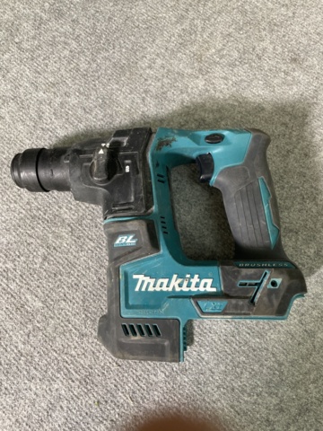 996514-28 Makita tool kit