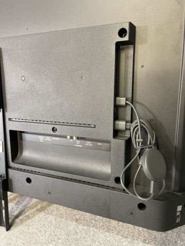 996521-6 2 Philips TVs plus wall mounts