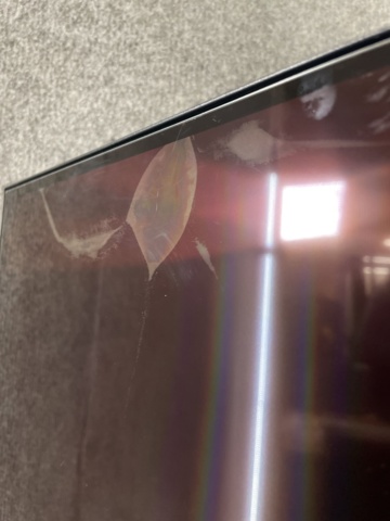 996521-9 2 Philips TVs plus wall mounts