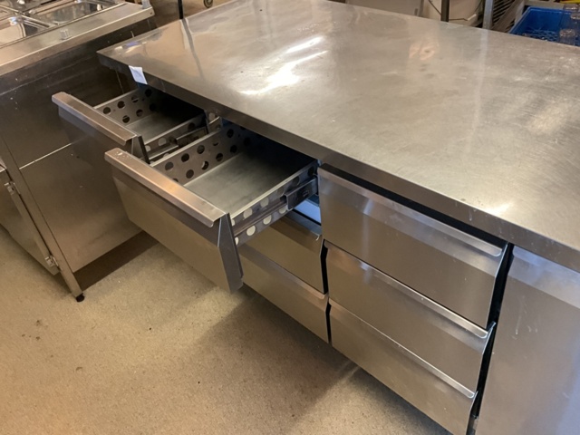 1046250-3 Cooling bench with 9 drawers, 1 single door