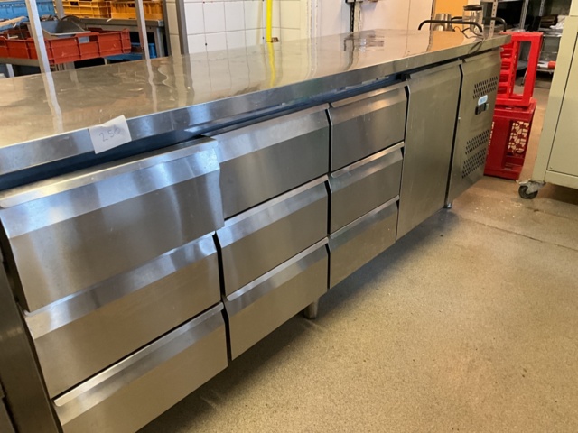 1046250-7 Cooling bench with 9 drawers, 1 single door