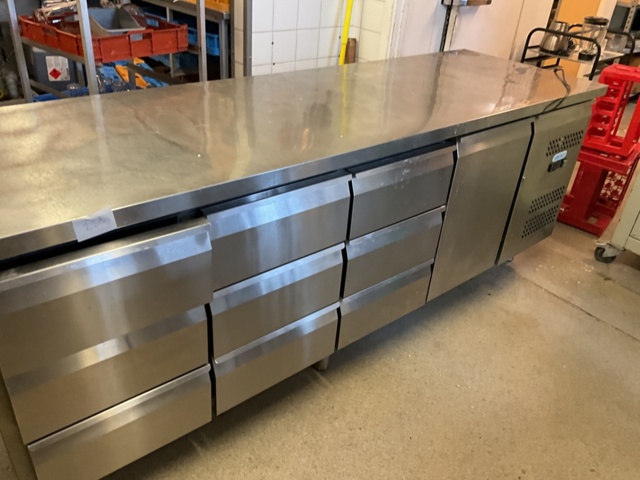 1046250-8 Cooling bench with 9 drawers, 1 single door