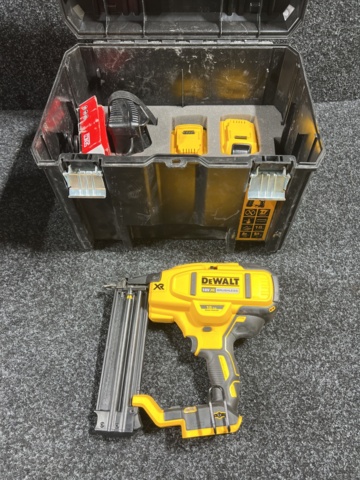 958495-1 Nail gun DeWalt DCN680