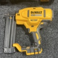 958495-2 Nail gun DeWalt DCN680