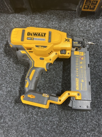 958495-3 Nail gun DeWalt DCN680