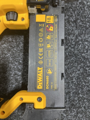 958495-4 Nail gun DeWalt DCN680