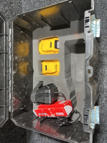 958495-5 Nail gun DeWalt DCN680