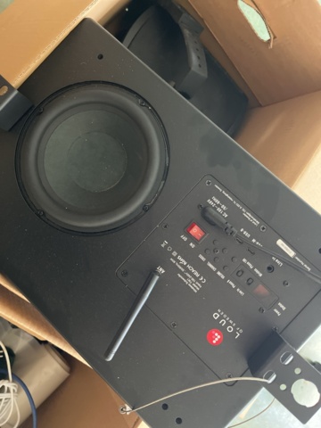 1038984-8 Speakers / sound system