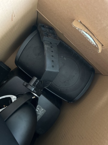 1038984-10 Speakers / sound system